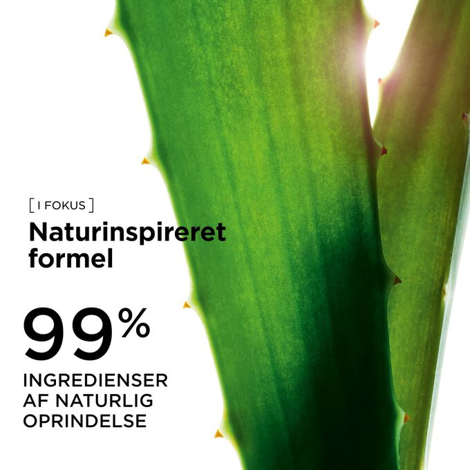 Formel med ingredienser af naturlig oprindelse i Self Tanning Glow Concentrate til ansigt.