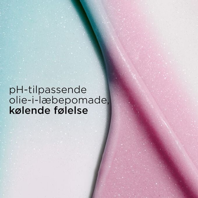 Tekstureret baggrund med rosa og bl&aring; l&aelig;bepomader, der illustrerer en pH-tilpassende olie-i-l&aelig;bepomade med k&oslash;lende effekt