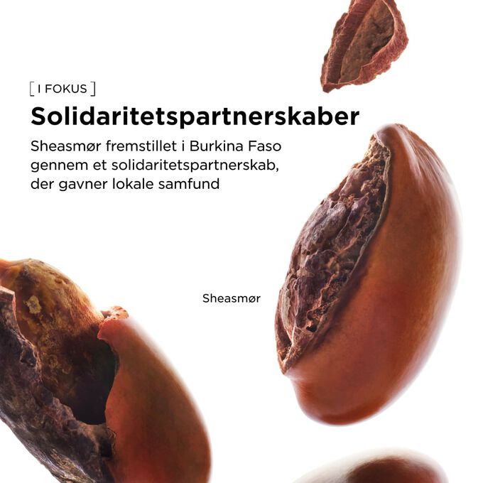 Clarins bruger sheasm&oslash;r ansvarligt til denne n&aelig;rende h&aring;ndcreme, hvilket st&oslash;tter lokale samfund og b&aelig;redygtighed.