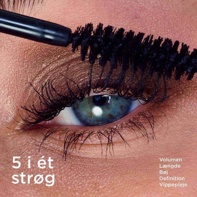 Fokus p&aring; en kvindes vipper under p&aring;f&oslash;ring af Clarins Curl Defining Mascara, som viser volumen, b&oslash;j, definition og vippepleje.
