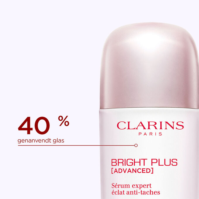 N&aelig;rbillede af toppen p&aring; Bright Plus Expert Serum-flasken, som viser, at den er fremstillet af 40 % genanvendt glas.