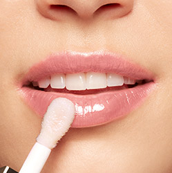 White Lip Comfort Oil result on lips